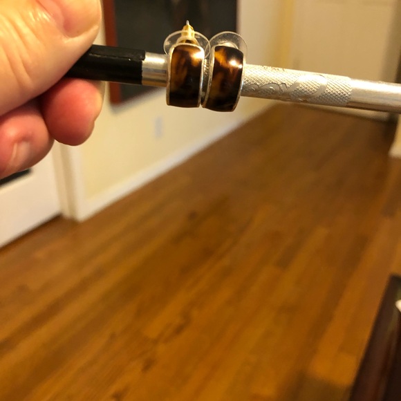 Half hoop small tortoiseshell earrings by Guess. - Picture 3 of 9